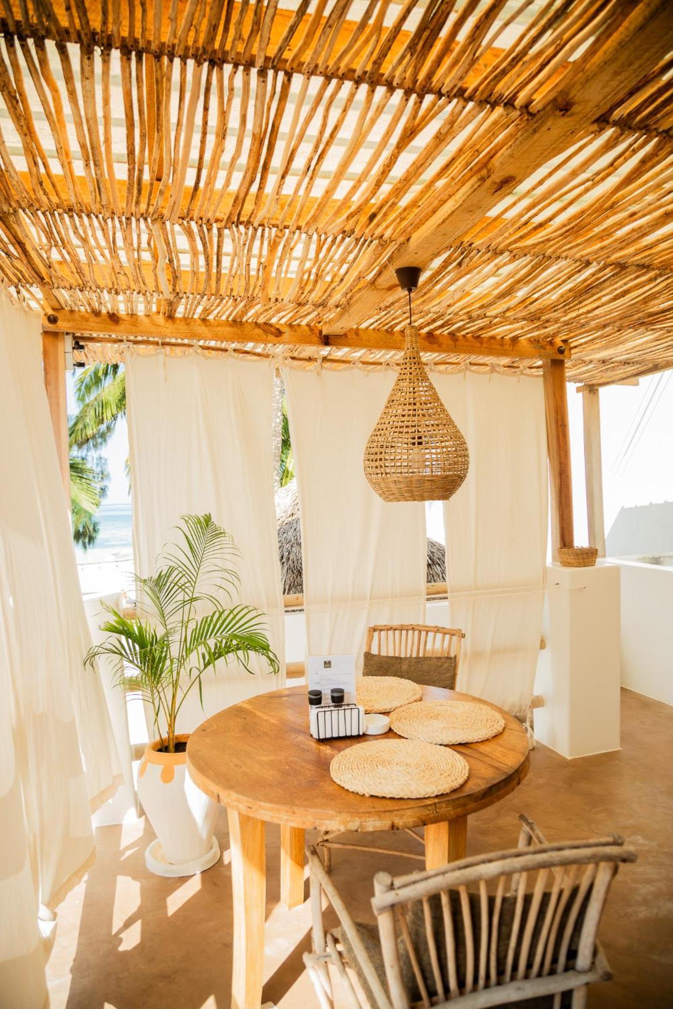 Boho Boutique Hotel - Beachfront , Adults Only , Private Pool 키웬그와 외부 사진